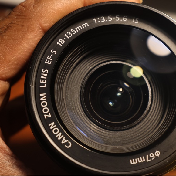 Canon EFS 18-135 mm - Picture 2 of 8